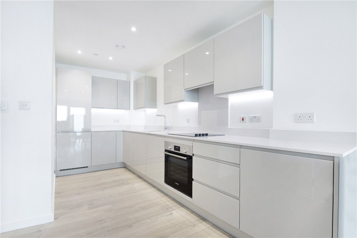 2 bedroom Flat, Heartwell Avenue, London, E16 - Available