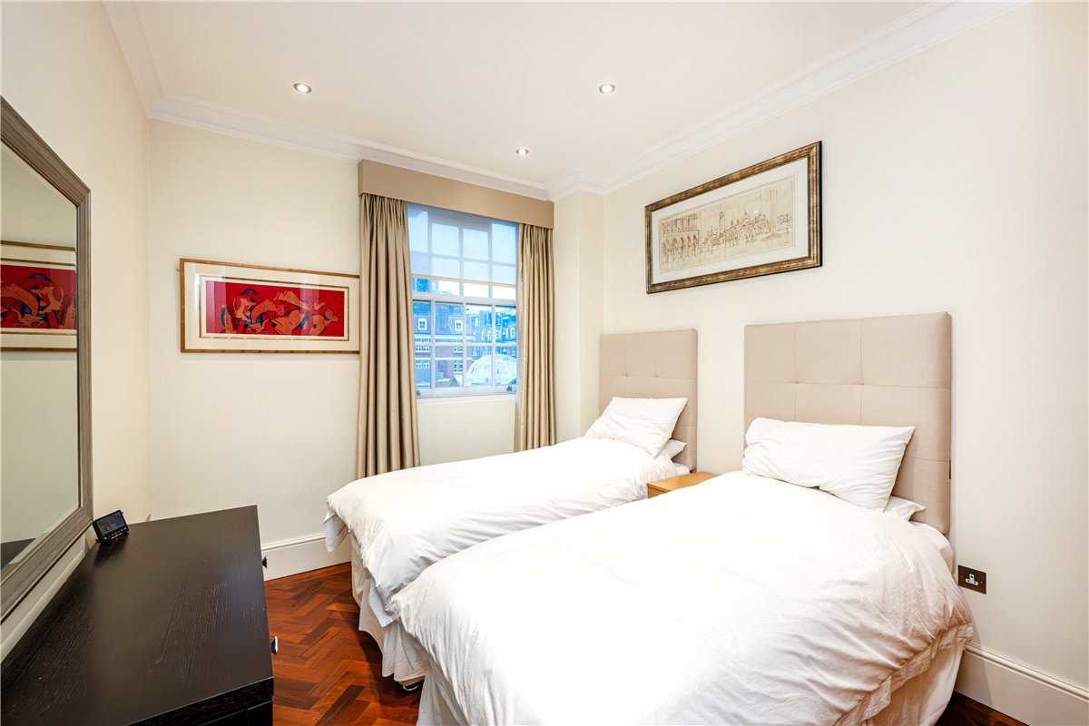 2 bedroom Flat, Grosvenor Square, Mayfair, W1K - Available, Image 10