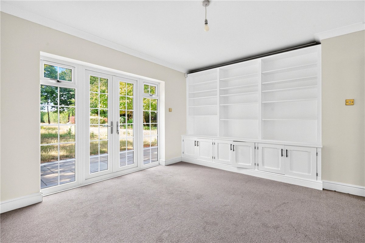 5 bedroom House, Whitethorn Close, Stoke Mandeville, HP22 - Available, Image 3