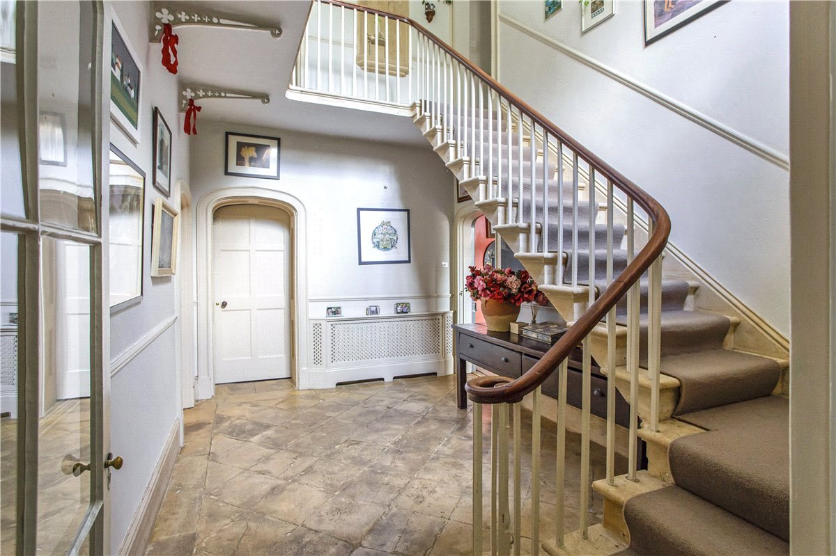 8 bedroom House, Castlefields, Calne, SN11 - Available, Image 2
