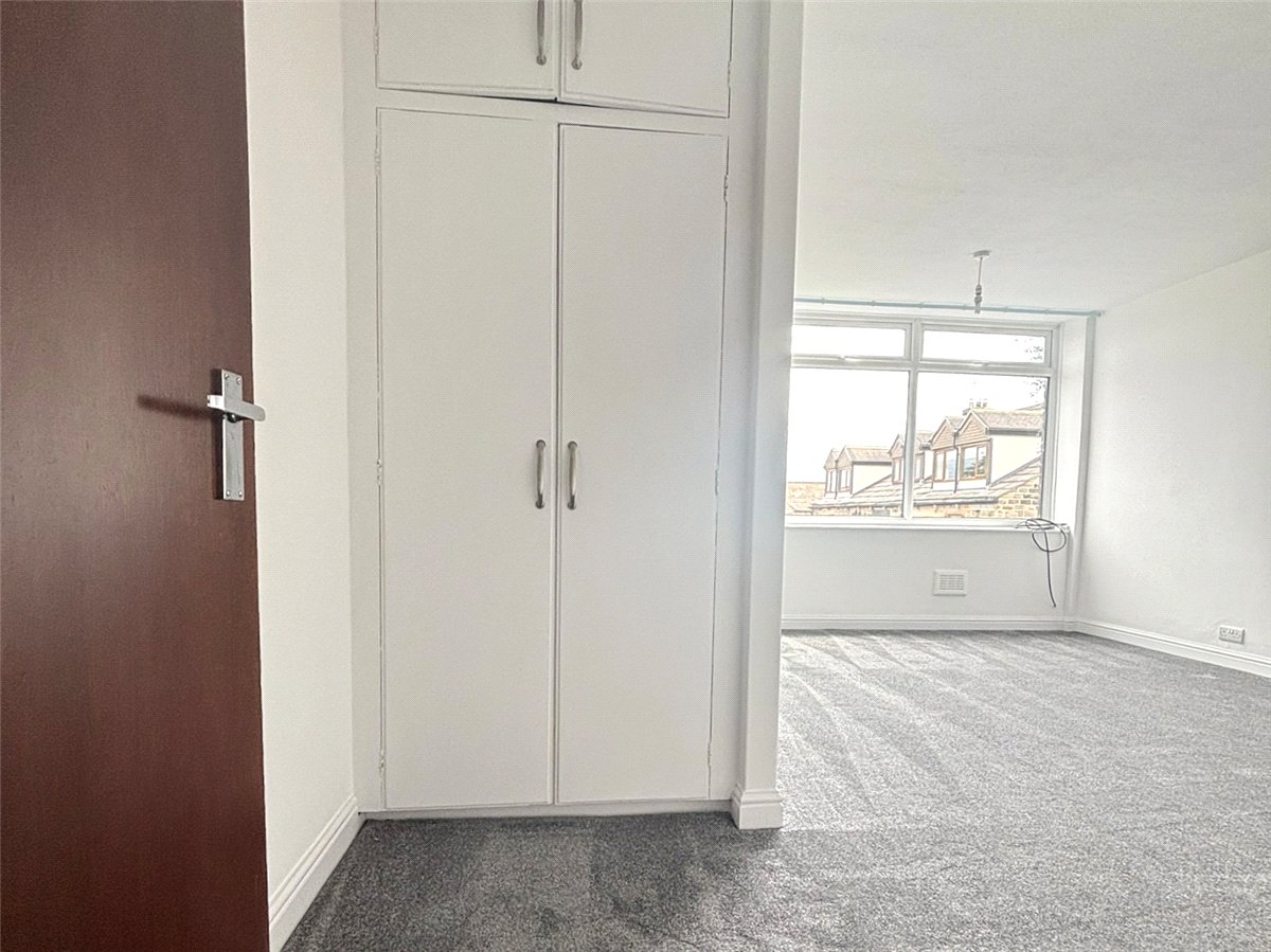 2 bedroom Flat, The Town, Dewsbury, WF12 - Available, Image 6