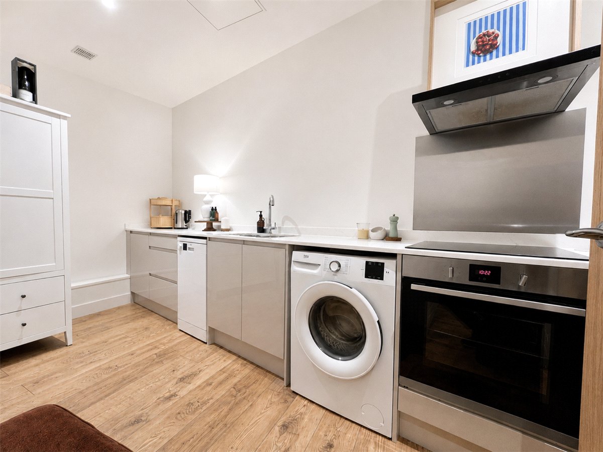 2 bedroom Flat, Westgate Chambers, Staple Gardens, SO23 - , Image 3