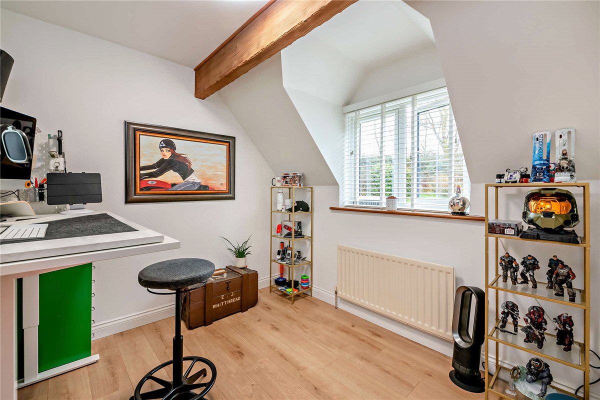 4 bedroom House, Crookham Hill, Crookham Common, RG19 - Available, Image 15