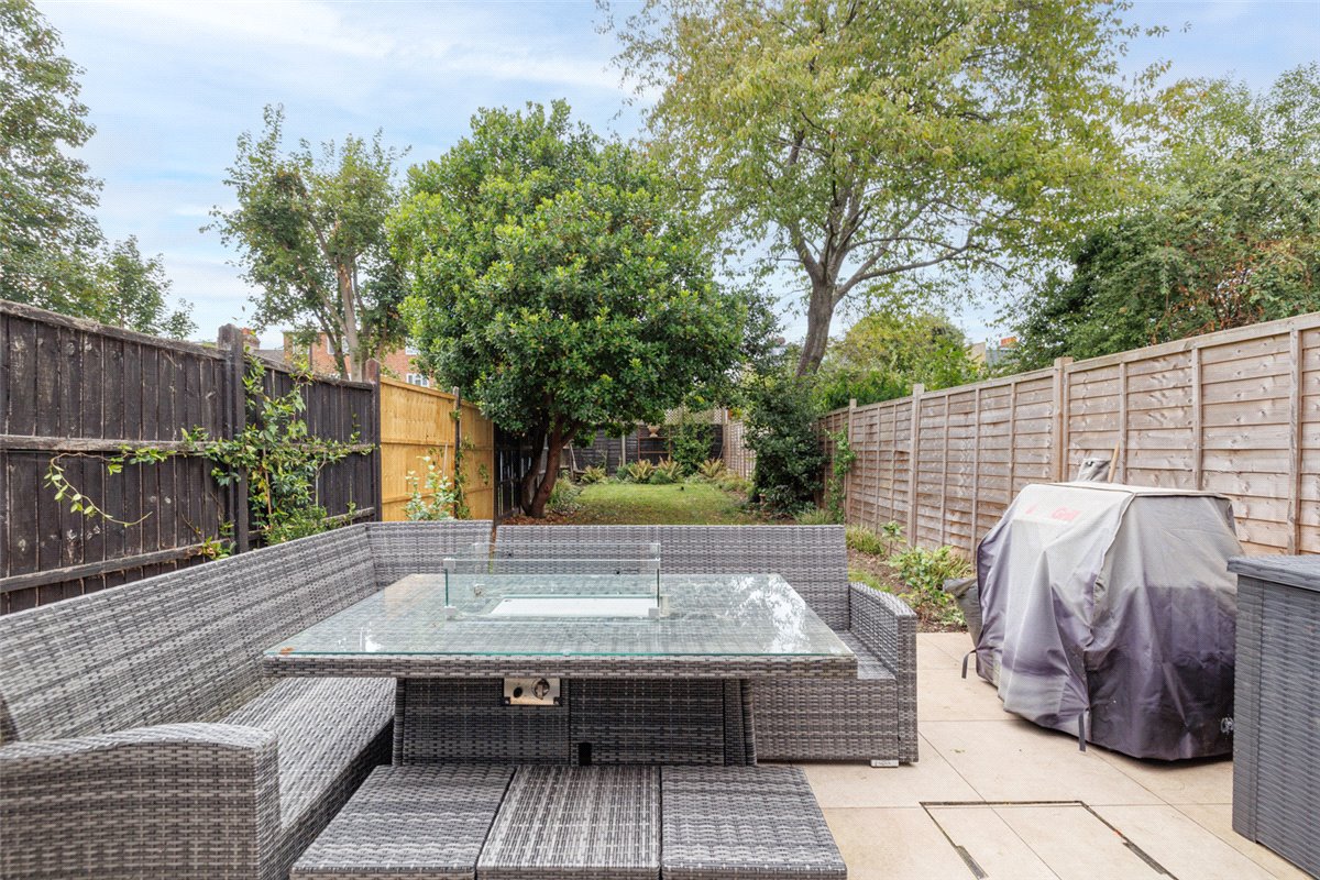 2 bedroom Flat, Niton Street, Bishops Park, SW6 - Let Agreed, Image 3