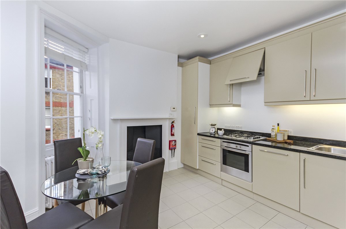 2 bedroom Maisonette, Manchester Street, Marylebone, W1U - Available, Image 1