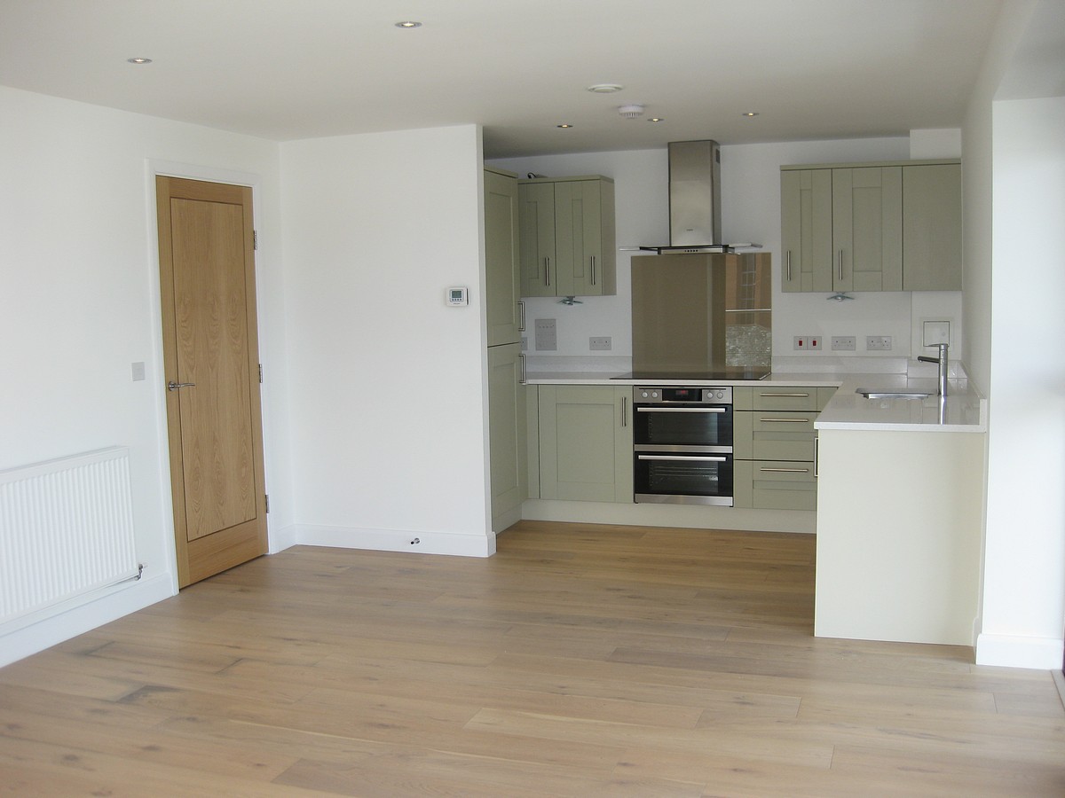 2 bedroom Flat, Racecourse Road, Newbury, RG14 - Let Agreed, Image 1