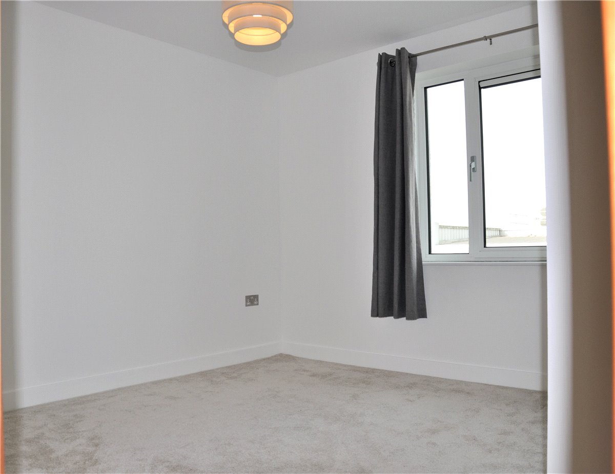 2 bedroom Flat, Park Way, Newbury, RG14 - Let Agreed, Image 5