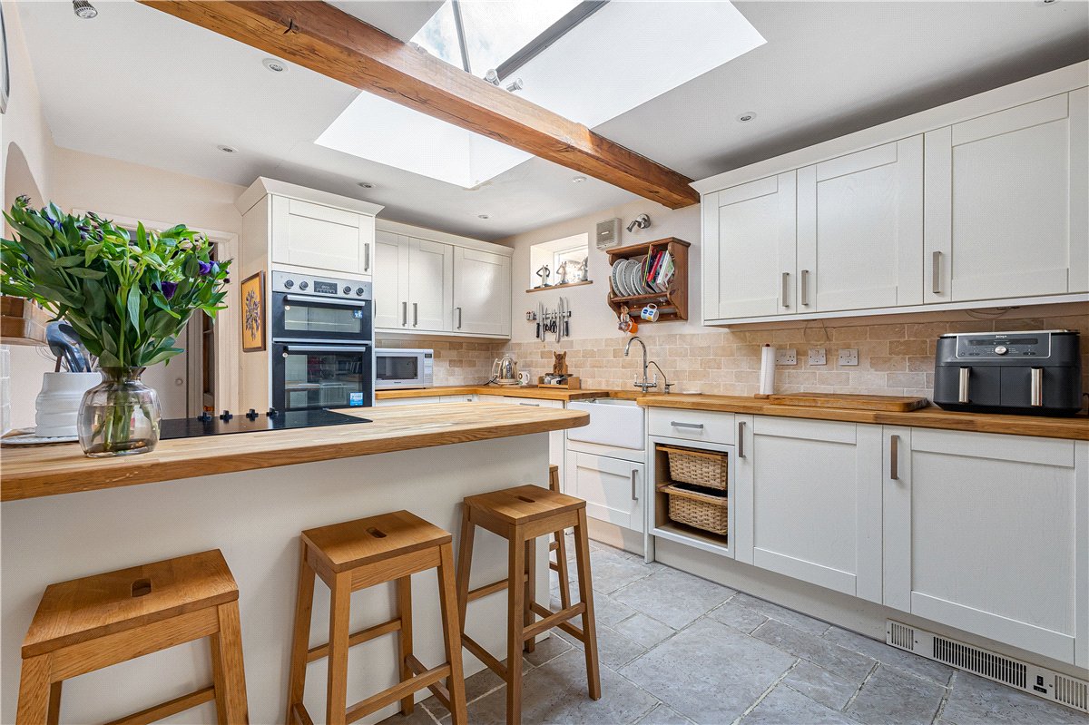 3 bedroom House, Wellington Place, High Street, SN8 - Available, Image 2