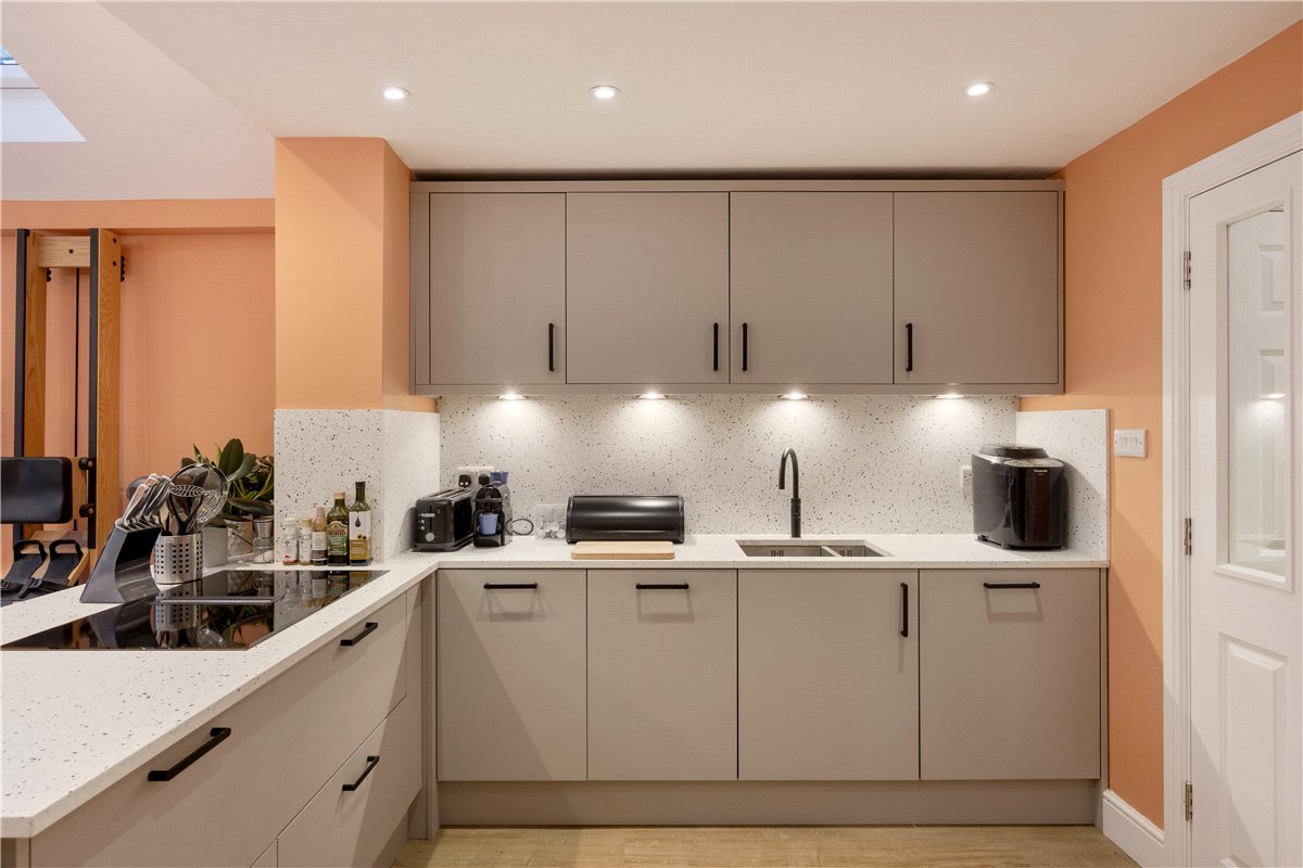 3 bedroom House, Bevin Square, London, SW17 - Sold, Image 8