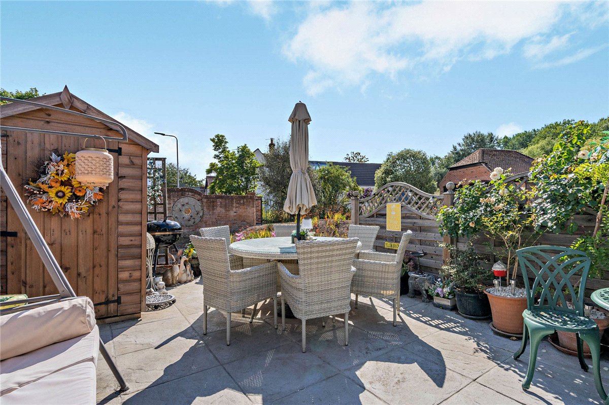 2 bedroom House, Church Road, Shaw, RG14 - Available, Image 16