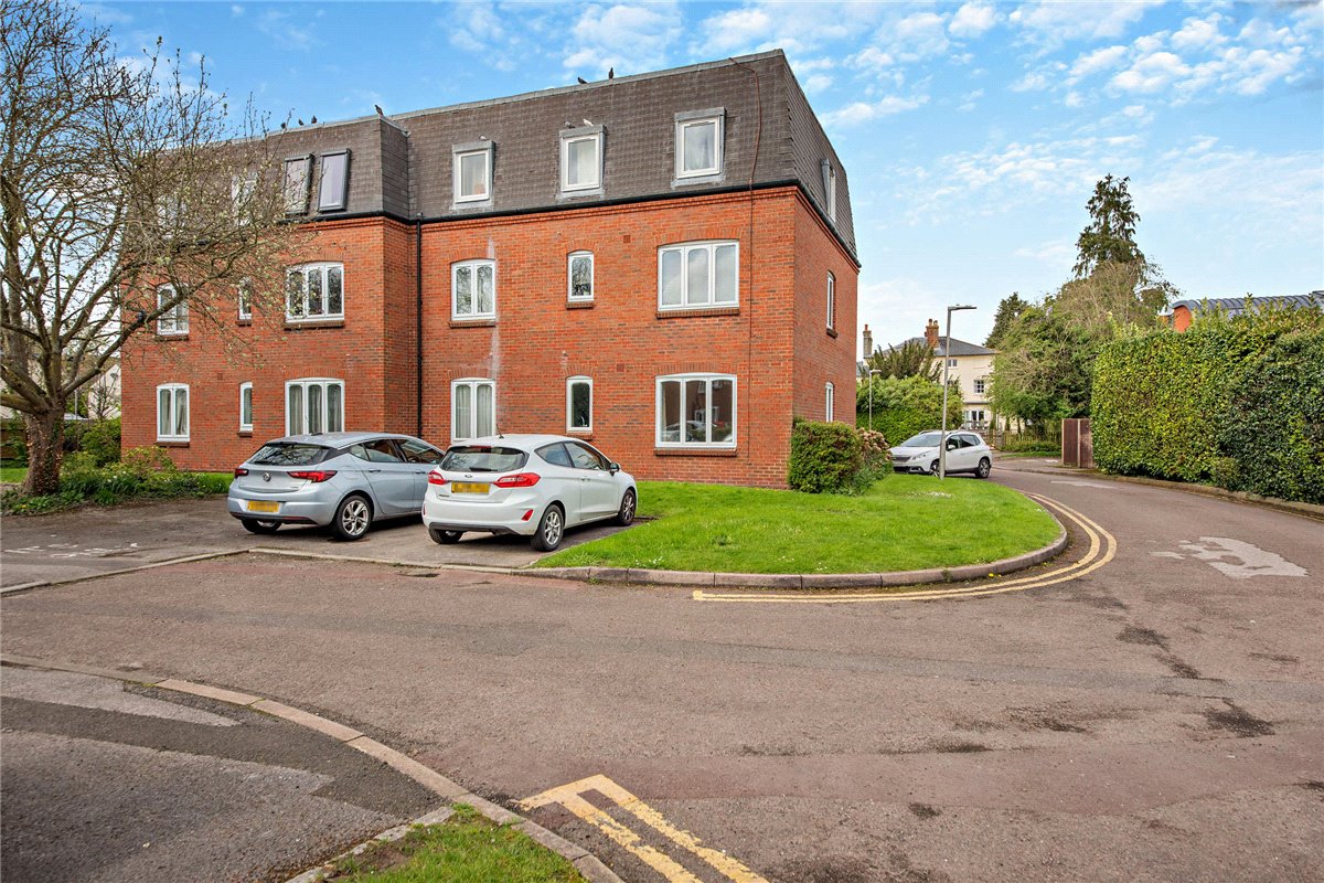 2 bedroom Flat, Victoria Gardens, Newbury, RG14 - Sold STC, Image 9