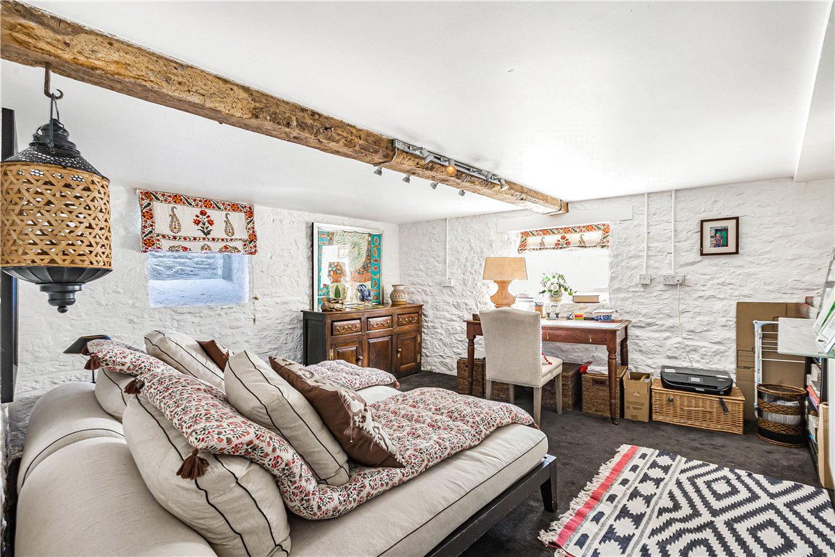 3 bedroom House, High Street, Eynsham, OX29 - Available, Image 18