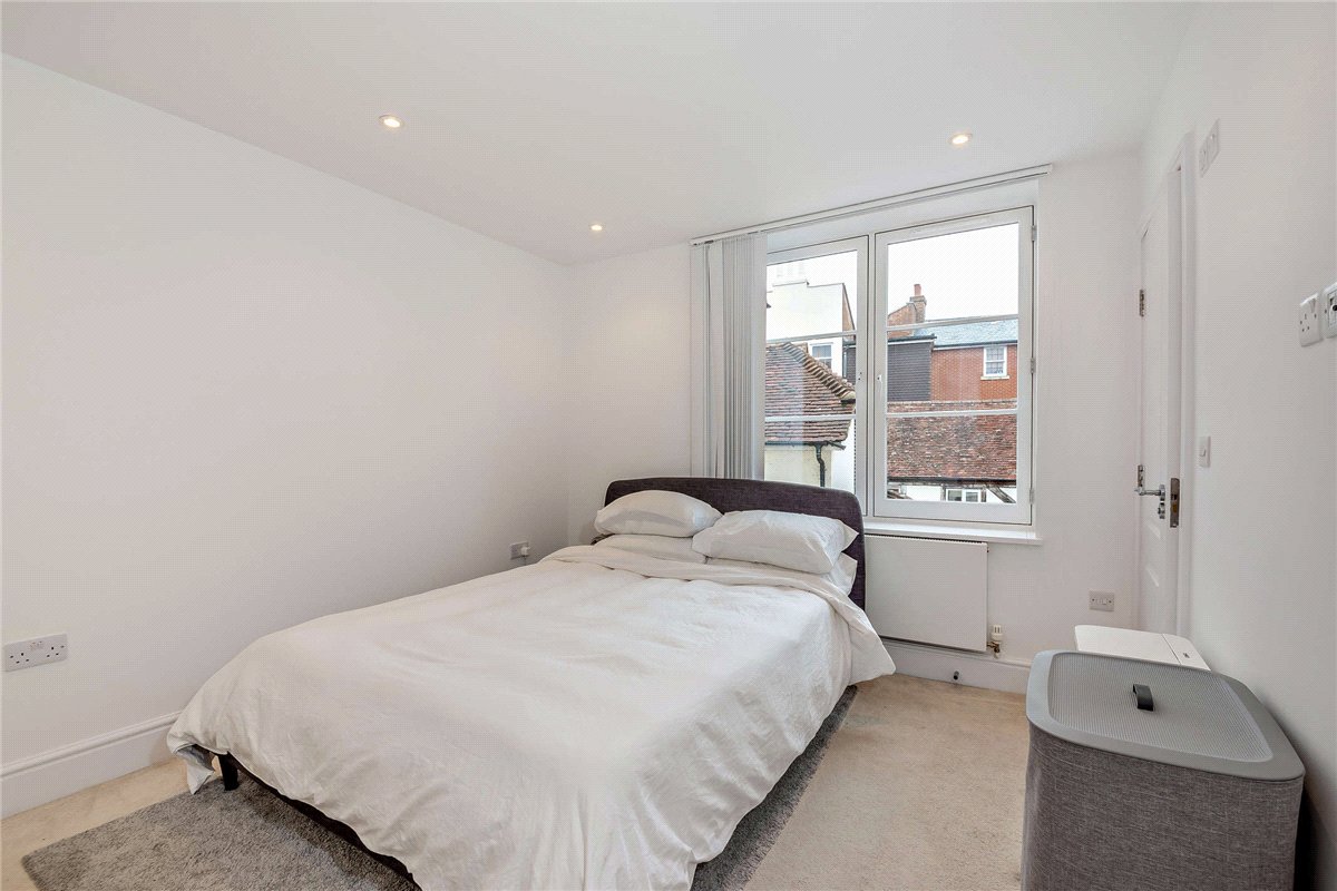 2 bedroom Flat, Northbrook Street, Newbury, RG14 - Available, Image 3