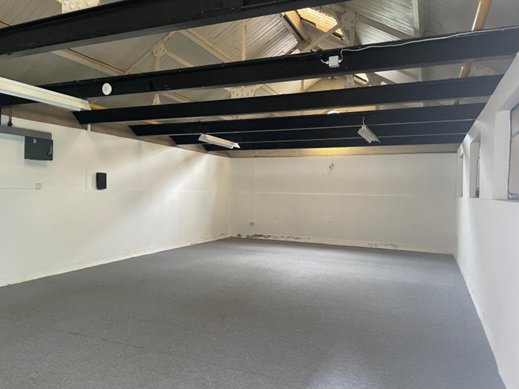 966 Sq Ft, Bath Road, Devizes, SN10 - Available, Image 1