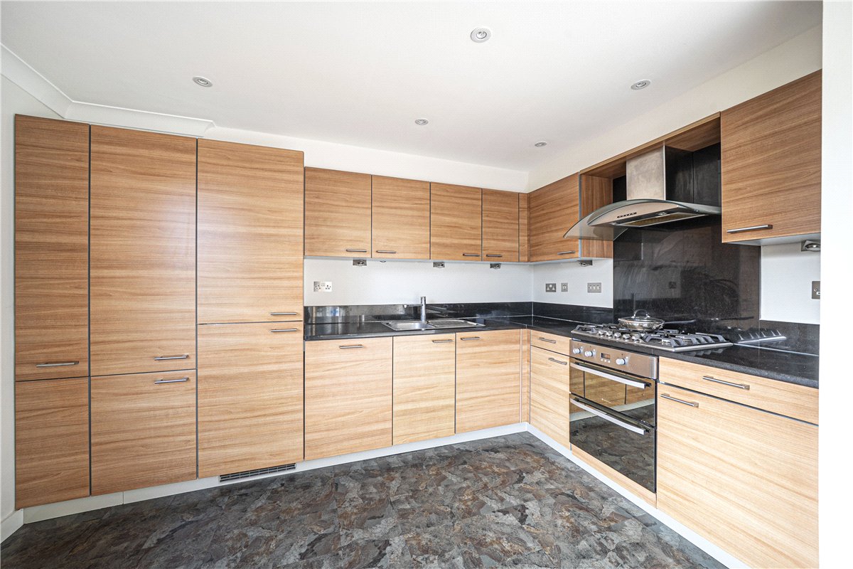 3 bedroom Flat, Bereweeke Road, Winchester, SO22 - Sold STC, Image 3