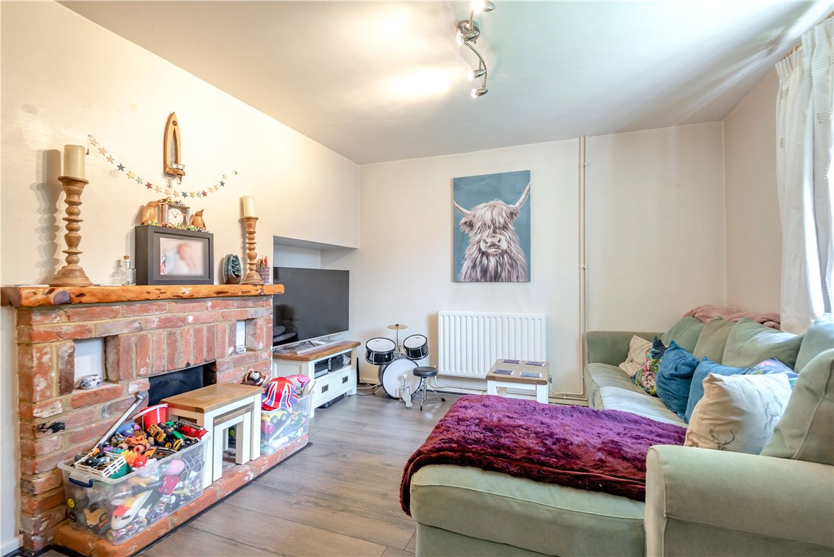 3 bedroom House, Pigeonhouse Cottages, Pigeonhouse Yard, SO21 - Sold, Image 2