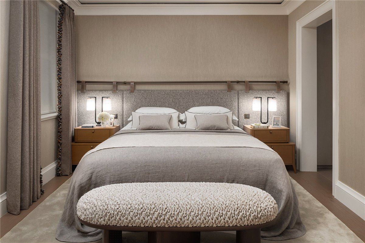 3 bedroom Maisonette, Pont Street, Knightsbridge, SW1X - Available, Image 4