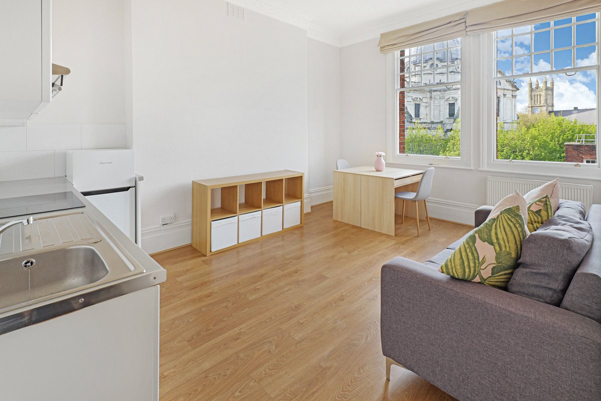 2 bedroom Flat, Egerton Gardens, Knightsbridge, SW3 - Available