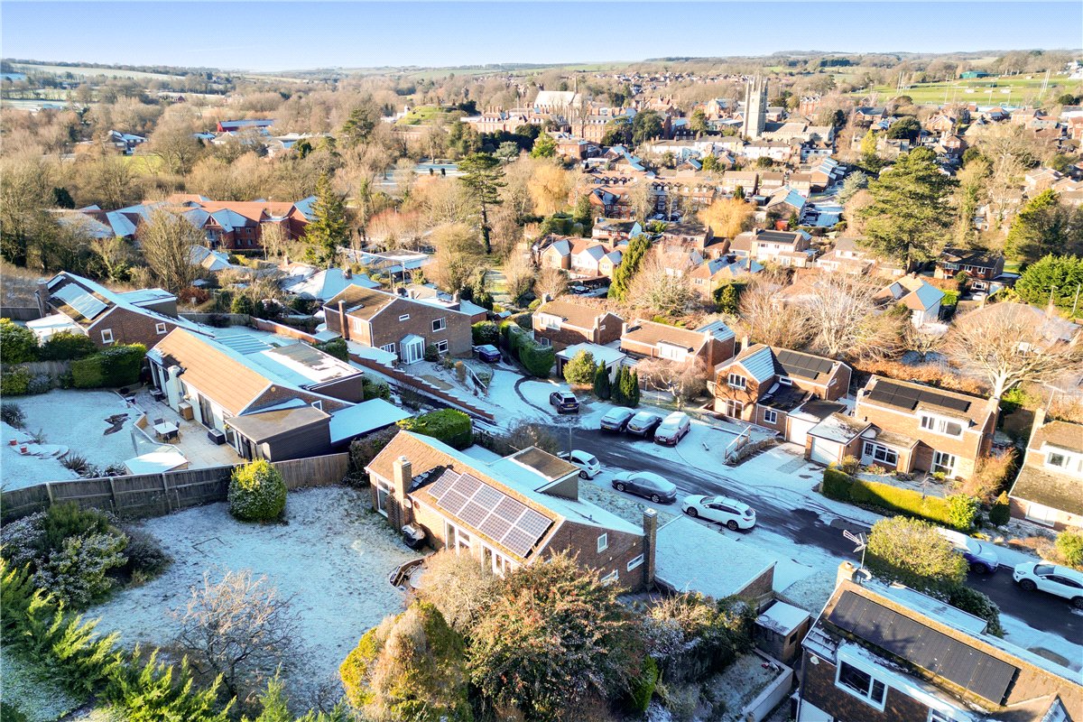 4 bedroom House, Ducks Meadow, Marlborough, SN8 - Available, Image 2