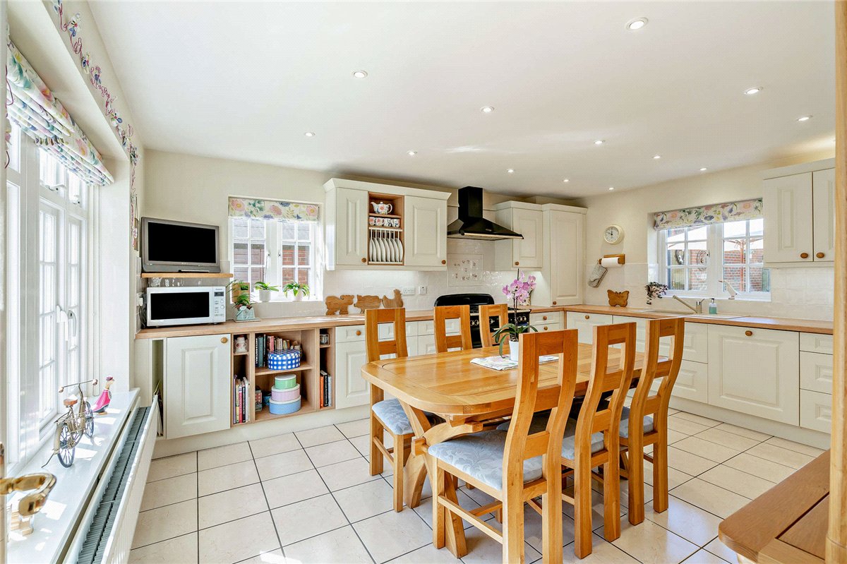3 bedroom House, Palmers Yard, Ecchinswell, RG20 - Available, Image 2