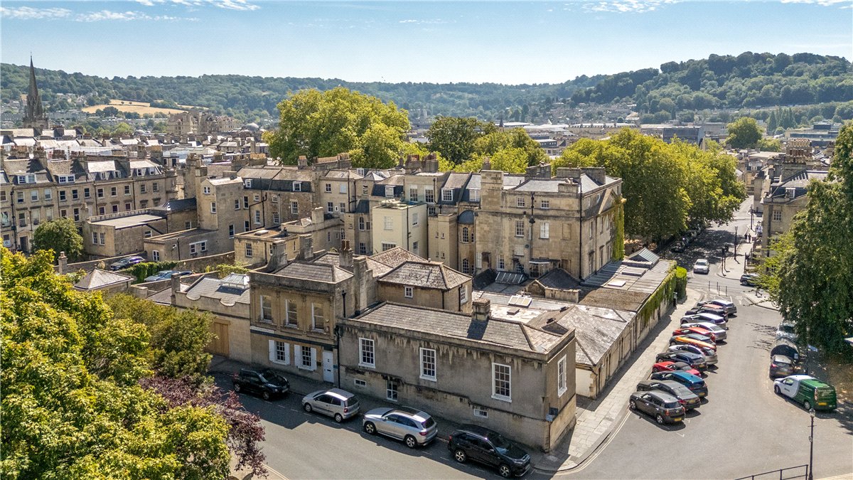 4 bedroom House, Queens Parade Place, Bath, BA1 - Available