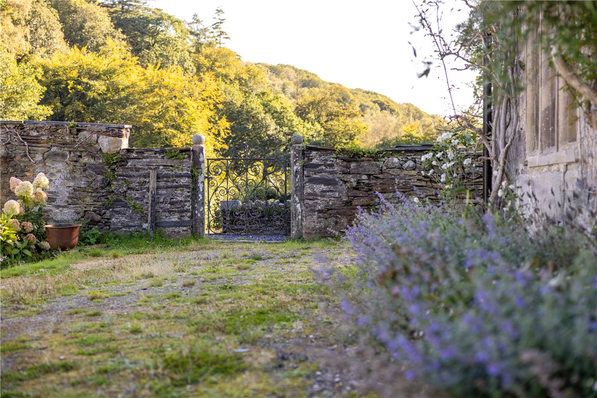 11 bedroom House, Talsarnau, Gwynedd, LL47 - Available, Image 11