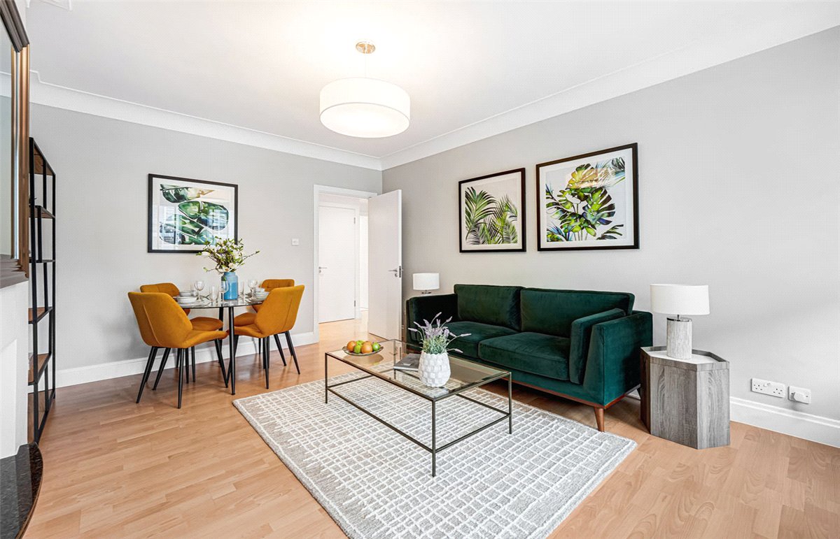 2 bedroom Flat, Kensington High Street, Kensington, W8 - Available
