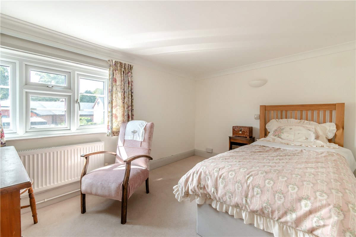 2 bedroom House, Park Lane, Twyford, SO21 - Available, Image 7