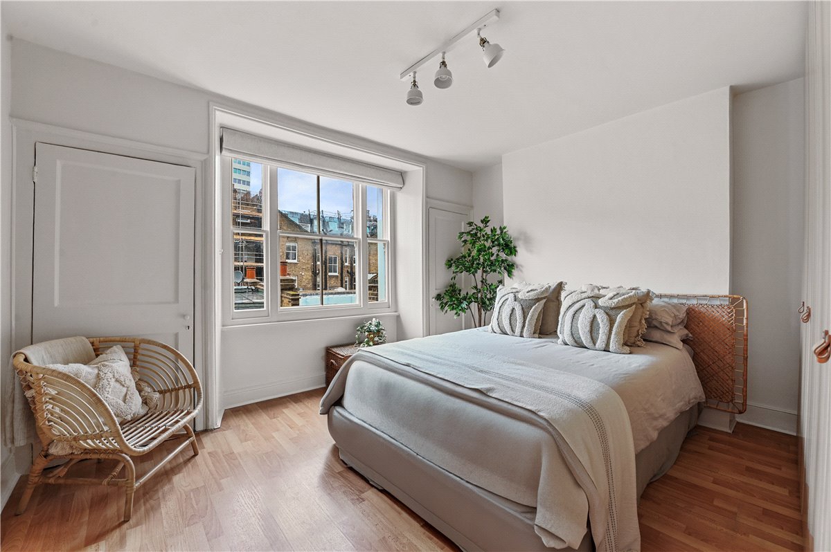 2 bedroom Flat, Nottingham Place, Marylebone, W1U - Available, Image 2