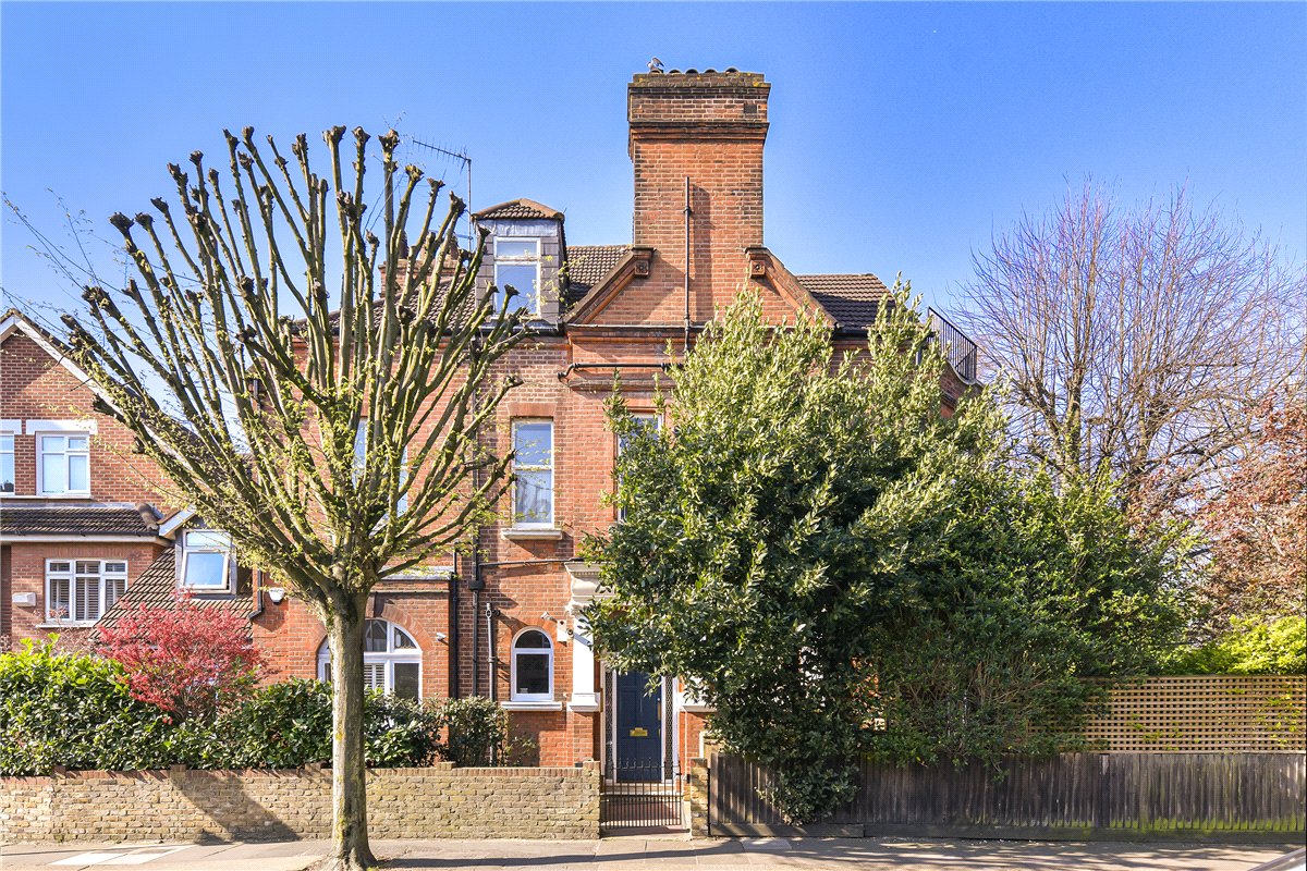 2 bedroom Flat, Nightingale Lane, London, SW12 - Available