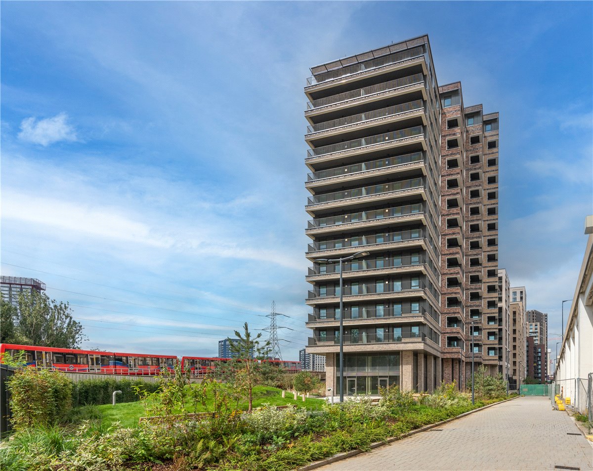 3 bedroom Flat, Heartwell Avenue, London, E16 - Let Agreed, Image 7