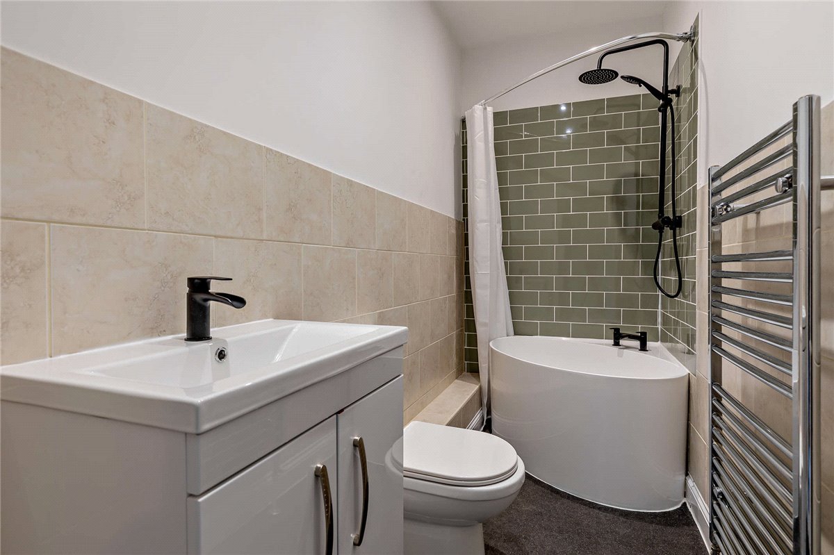 3 bedroom House, Andover Road, Newbury, RG14 - Sold, Image 2