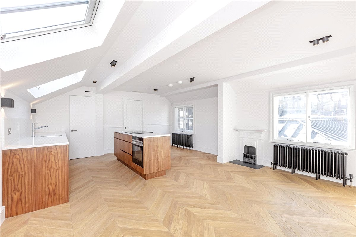 2 bedroom Flat, Weymouth Mews, Marylebone, W1G - Available