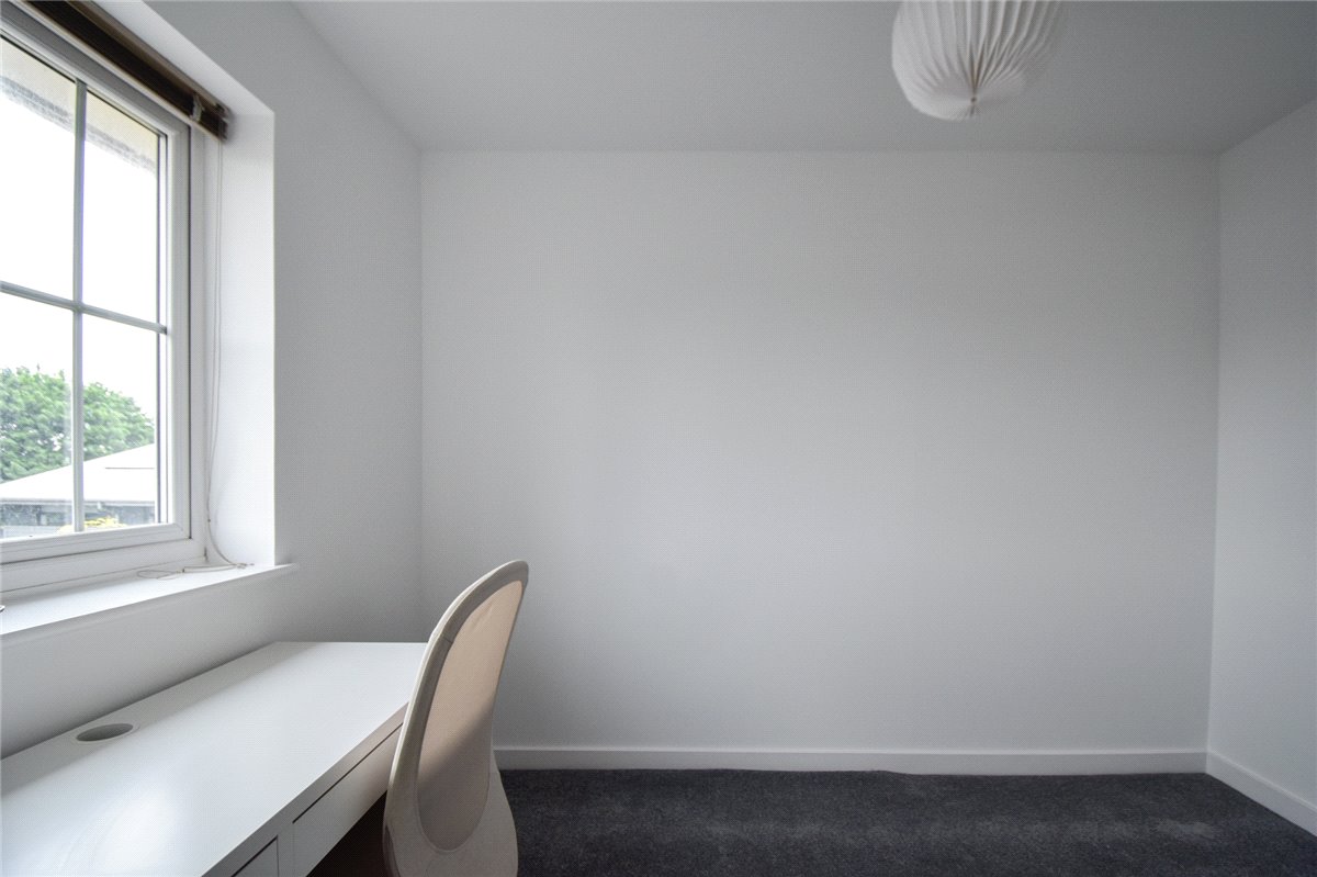 2 bedroom Flat, Grebe Court, Cambridge, CB5 - Available, Image 2