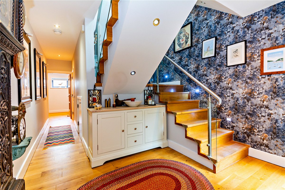 4 bedroom House, Oxford Road, Donnington, RG14 - Available, Image 12