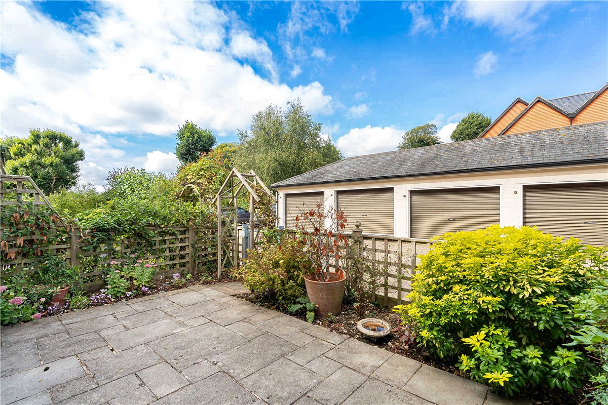 2 bedroom House, St Lukes Court, Hyde Lane, SN8 - Available, Image 9