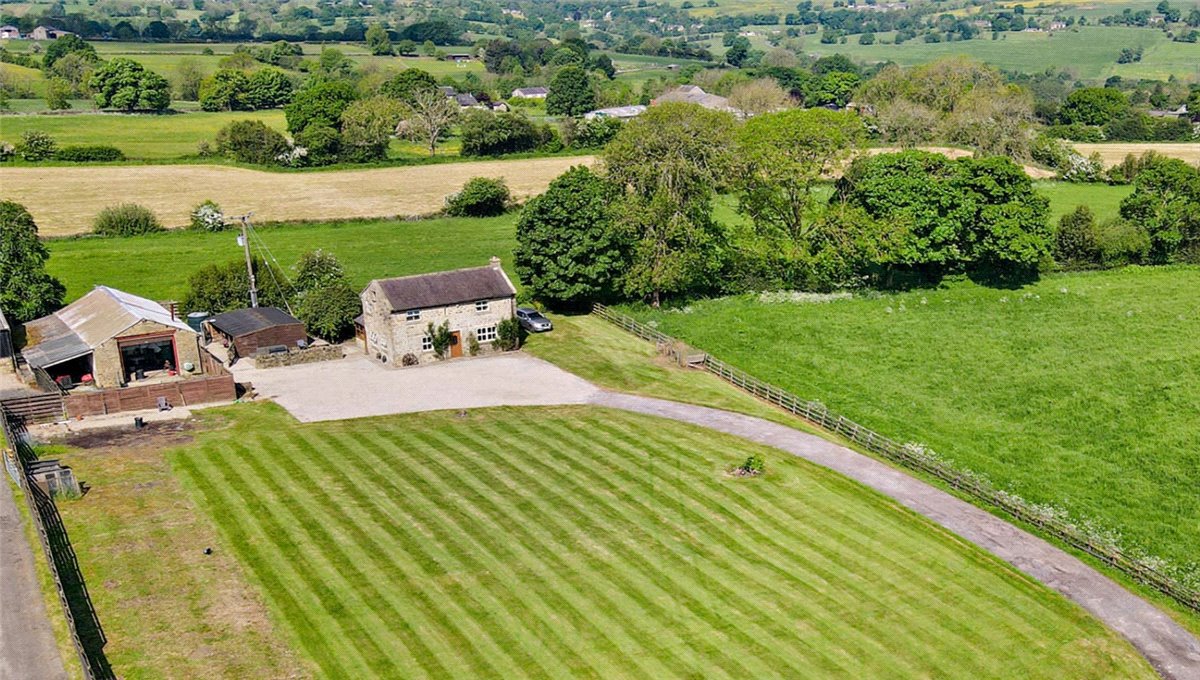 4 bedroom House, Skipton Road, Felliscliffe, HG3 - Sold