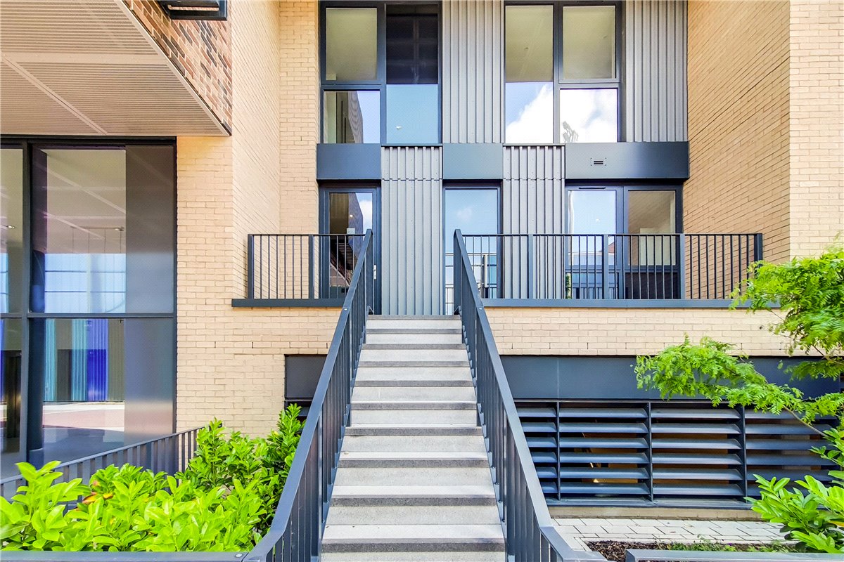 3 bedroom Maisonette, Greyhound Parade, Wimbledon Grounds, London, SW17 - Available, Image 11