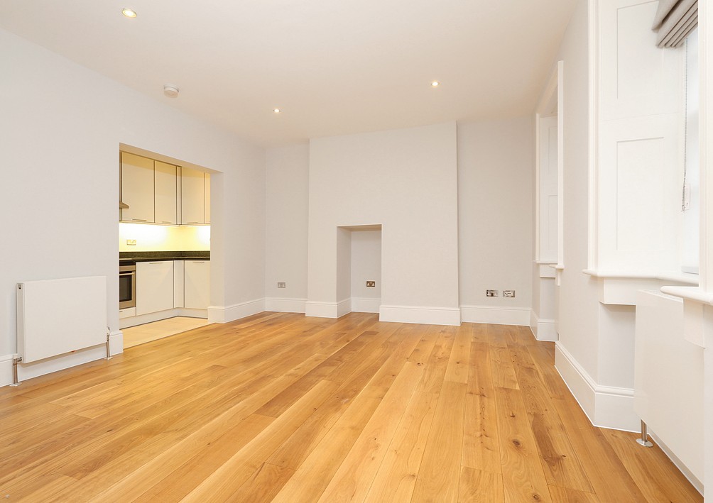 1 bedroom Flat, Manchester Street, Marylebone, W1U - Available