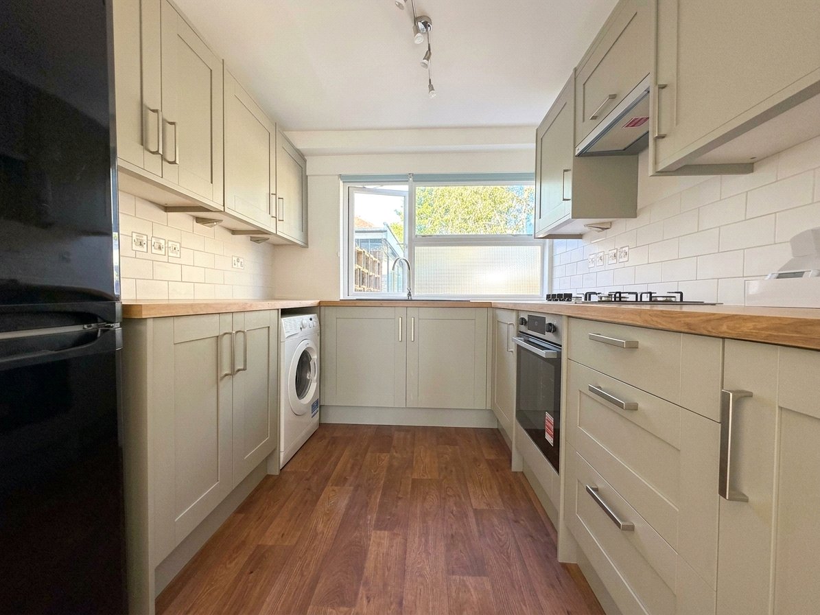 2 bedroom Flat, Parkleys, Richmond, TW10 - Available