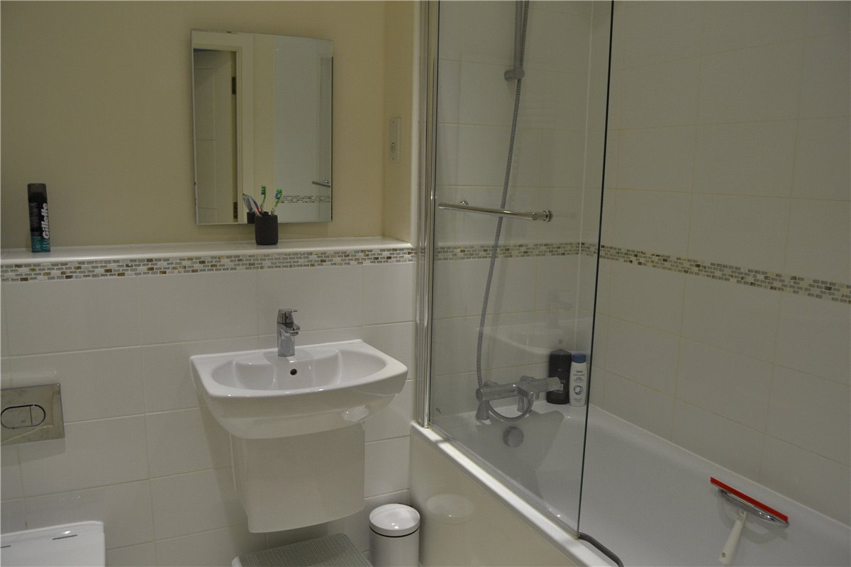 2 bedroom Flat, West Street, Newbury, RG14 - Let Agreed, Image 4