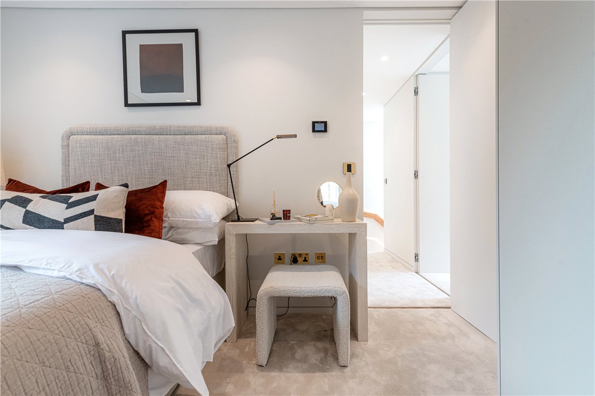 3 bedroom Maisonette, South Molton Street, Mayfair, W1K - Available, Image 5