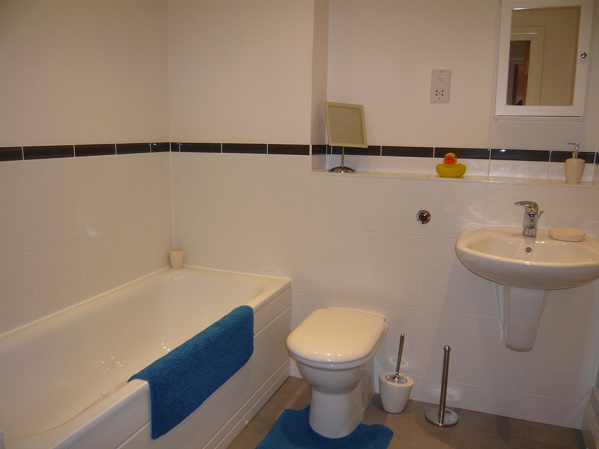 2 bedroom Flat, Newtown Road, Newbury, RG14 - , Image 8