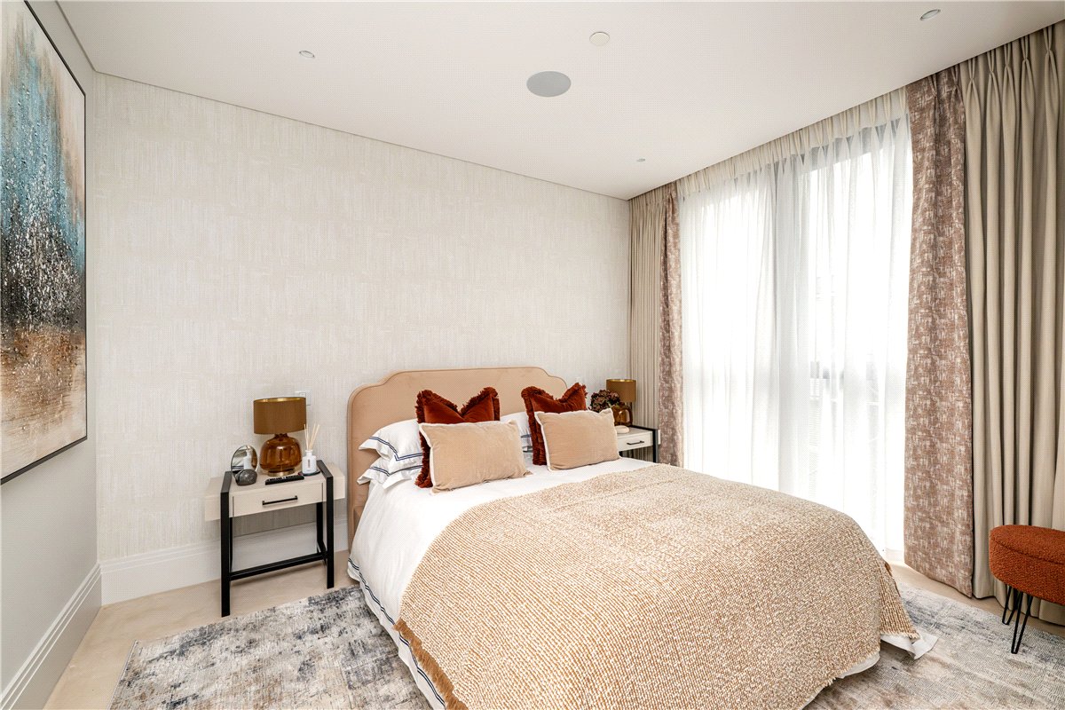 2 bedroom Flat, Cork Street, Mayfair, W1S - Available, Image 12