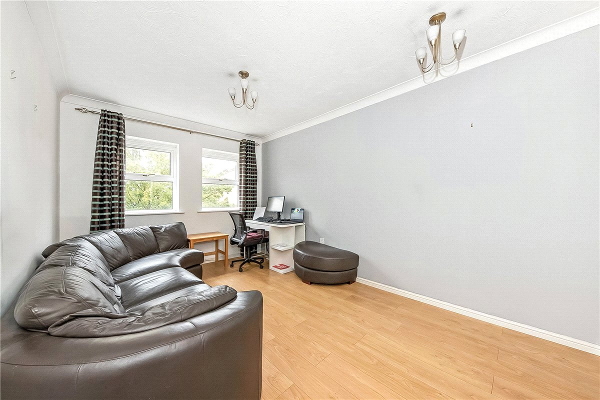 2 bedroom Flat, Sunbury-on-Thames, Surrey, TW16 - Available, Image 2