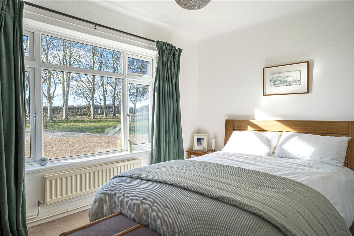 4 bedroom House, Stoke Charity Road, Kings Worthy, SO21 - Available, Image 9