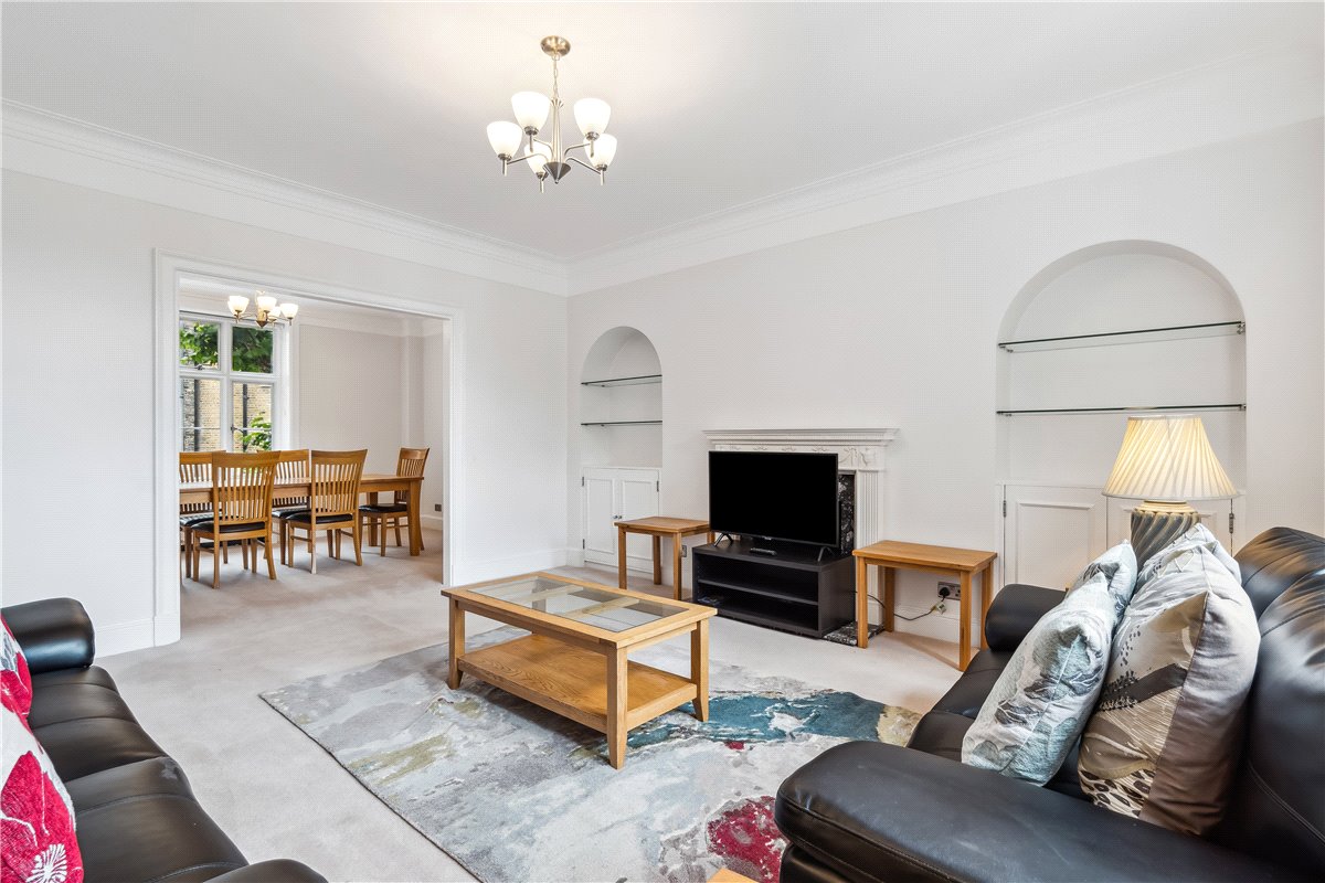 2 bedroom Flat, Chesterfield Gardens, Mayfair, W1J - 