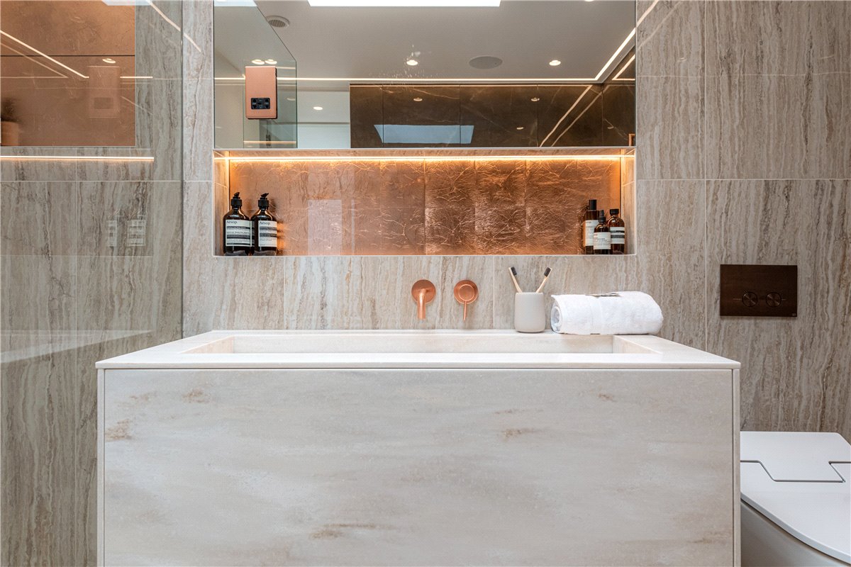 3 bedroom Maisonette, South Molton Street, Mayfair, W1K - Available, Image 9