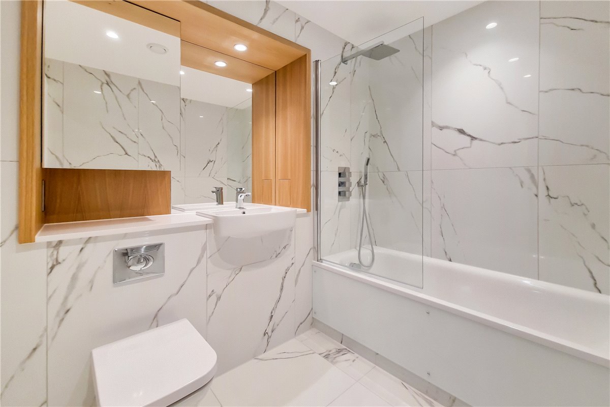 3 bedroom Flat, Greyhound Parade, Wimbledon Grounds, London, SW17 - Available, Image 3