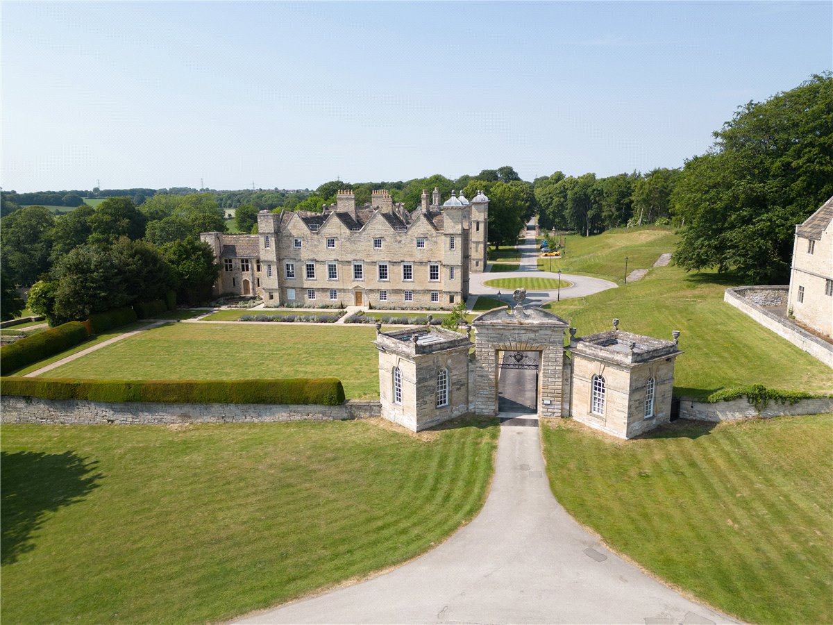 2 bedroom Flat, Shrewsbury, Ledston Hall, Back Newton Lane, WF10 - , Image 3